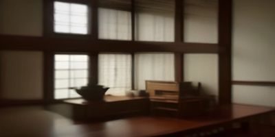 化学实验室中元素周期表挂图特写，镤元素（Pa，91号）位置被荧光笔圈出，背景为整洁的实验台